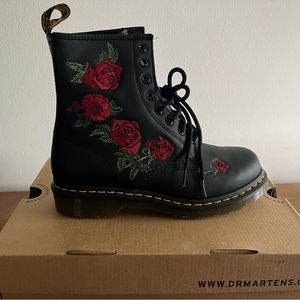Rose embroidered Dr.Martens